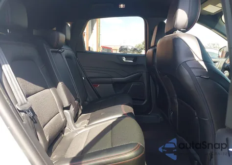 2024 Ford Escape St-Line z USA, uszkodzony, nr VIN 1FMCU0MZ8RUA44145